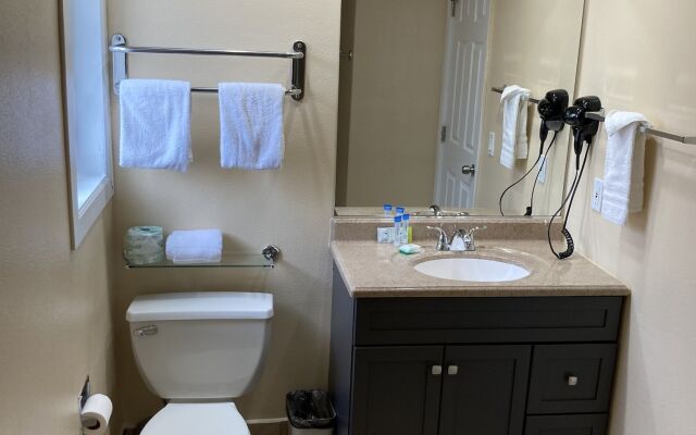 Tri Valley Inn & Suites