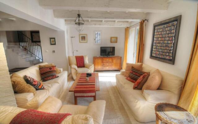 Luxury 3 bedroom villa with pool
