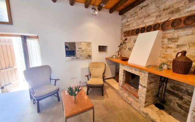 Traditional Village Pool Apartment