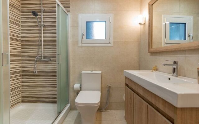 Katerina Residence - Beachfront Plaz Eot