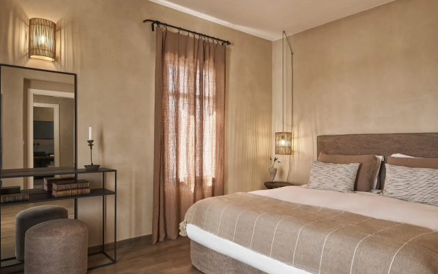 Naxian Collection