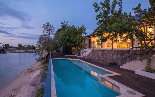 Maureen Waterfront Beach House