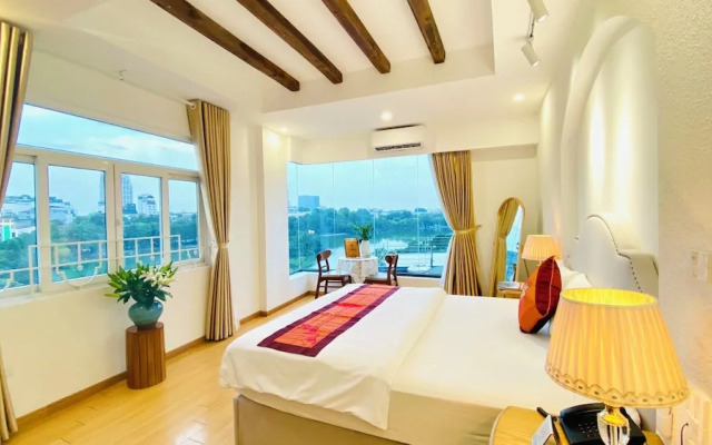 2 mins to Ho Guom LA MANDARINA HOTEL