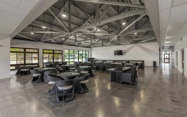 Makaha Villa by Avantstay Mountain + Ocean Views