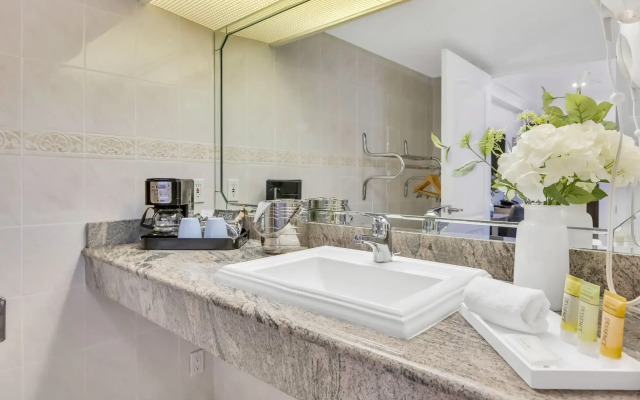 Napa Valley Hotel & Suites