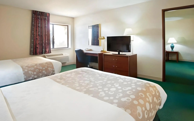 Norwood Inn & Suites North Conference Center