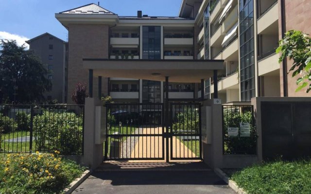 ALTIDO Apt for 4 with Terrace in a Quiet Residential Area