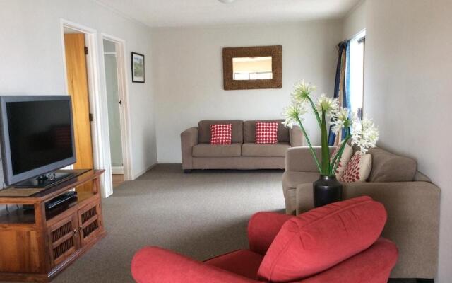 Snells Beach Motel