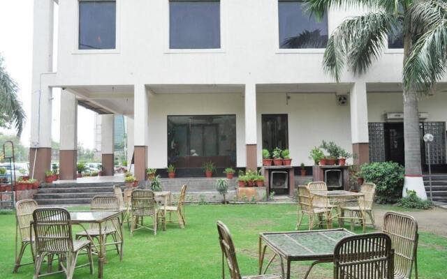 OYO Premium Old Gurgaon