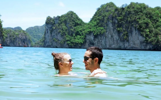 Halong Moonlight Cruises