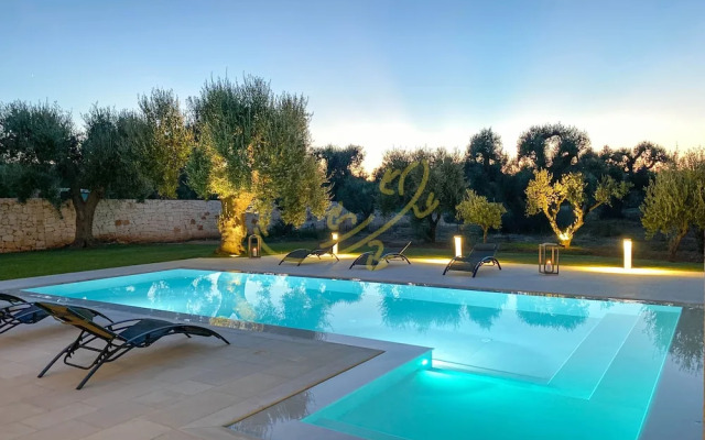 TD Villa Ricchiari Traditional Villa with Designer Pool