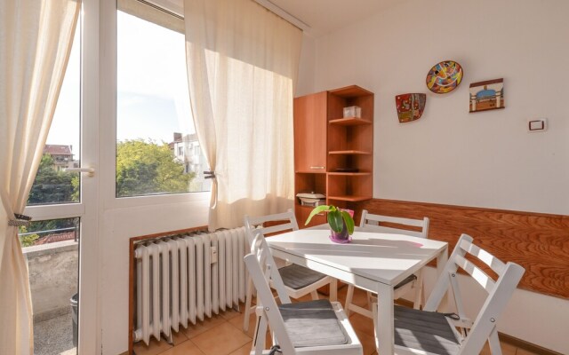FM Deluxe 2-BDR Apartment - Our Home Is Your Home