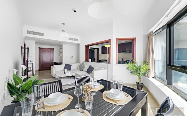 WelHome - Stunning High-Rise with Canal View Near MarinaMall