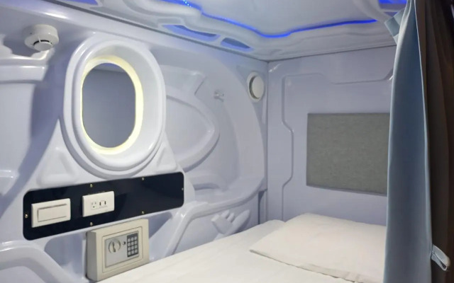 SleepBox Hotel - Ximen