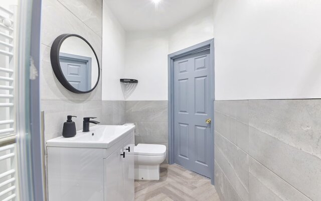 Host Stay Ralph House