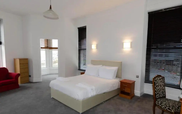 Admiral House Hotel