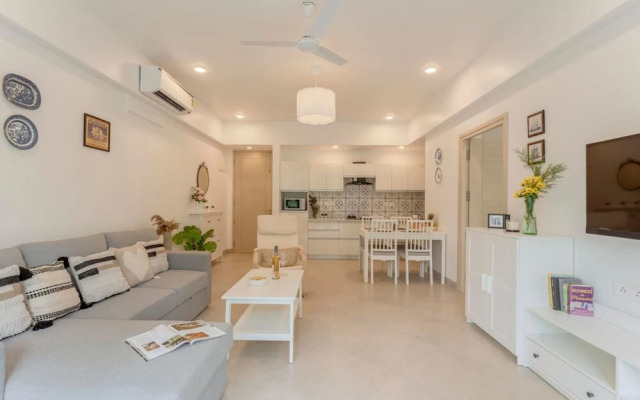 1BR Apt in Candolim With Pool 5 Mins From Beach