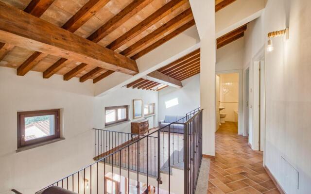 Bright Apt With Terrace and Shared Pool