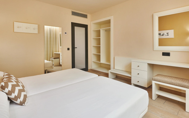Protur Badia Park Aparthotel