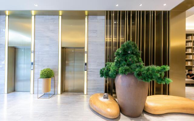 Ji Hotel Shanghai Daning Lingshi Park