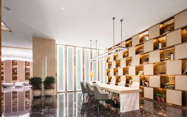 Lavande Hotel (LiaoYang City Center)