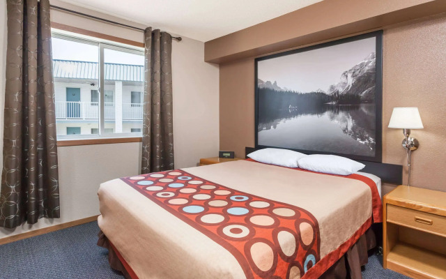 Super 8 by Wyndham Medicine Hat AB