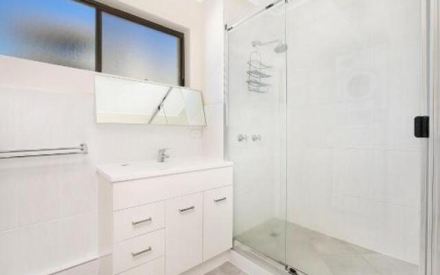 Golden Shores Unit 1, 21 Landsborough Parade