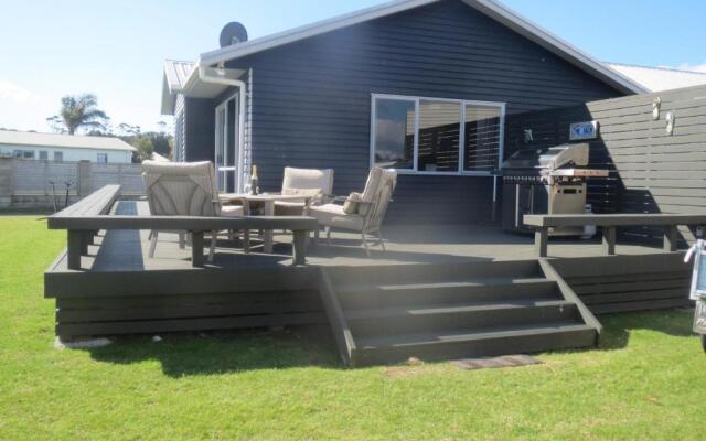 Hosts on the Coast Harbour Views