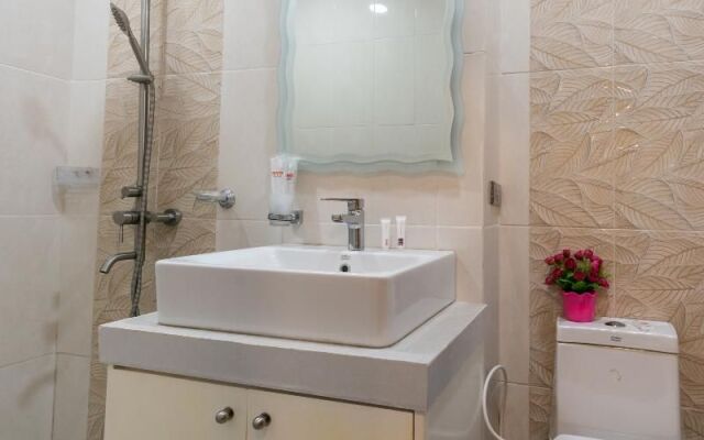 OYO 171 Amore Hotel