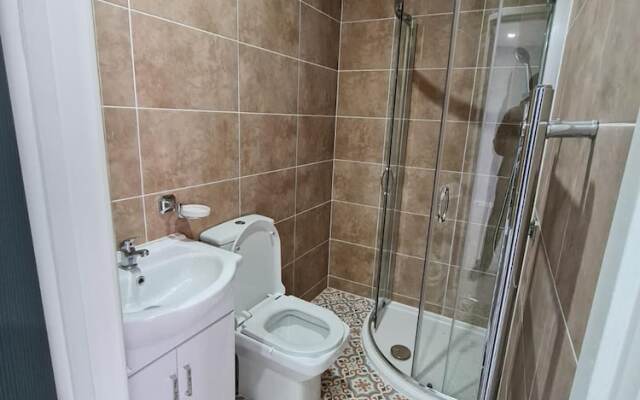 Luxury Apartment - Free Wi-fi & Parking NO Deposit