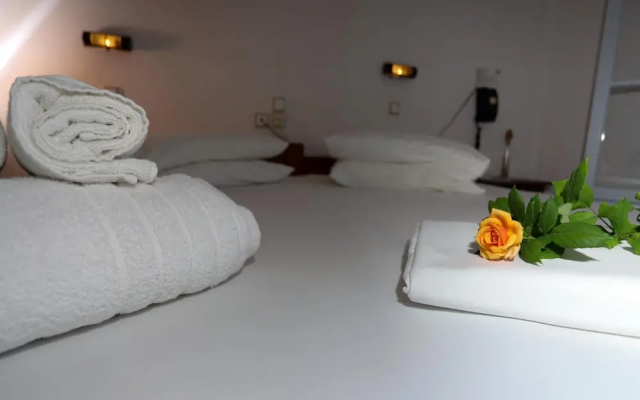 Bastas Hotel & Studios