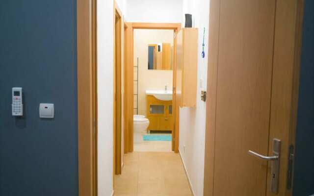 Comfort and Quiet - Renovated Flat
