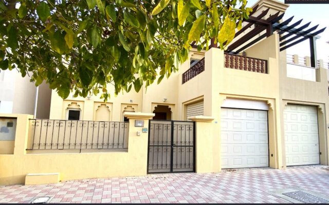 Cheerful 4-bedroom Villa with pool and BBQ area