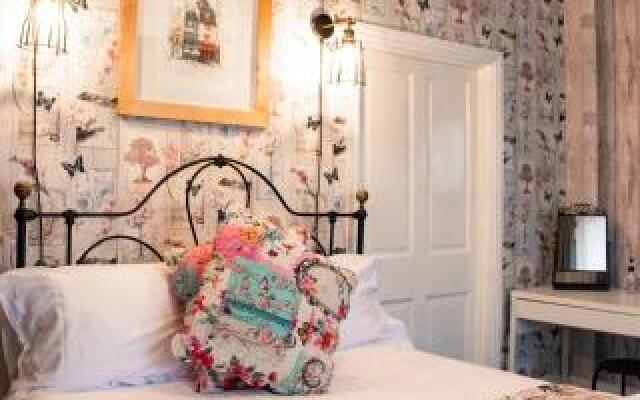 Laburnum Guest House at Bistro En Glaze