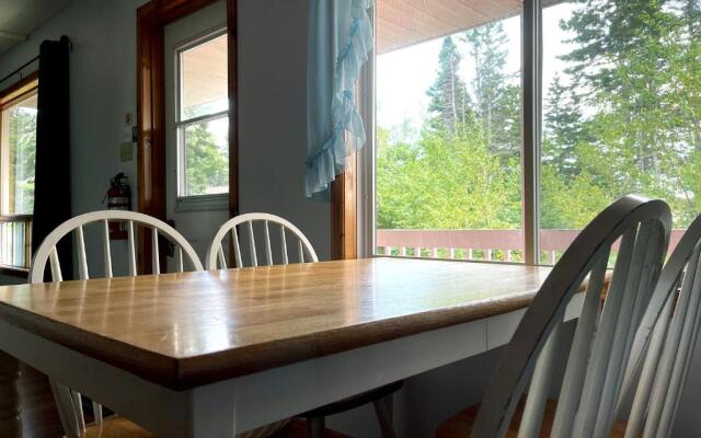 Sea Breeze Cottages & Motel