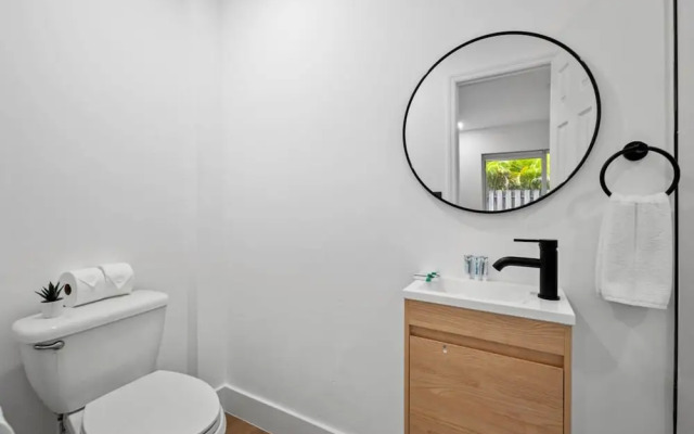 Spacious 2 BR Sailboat Bend