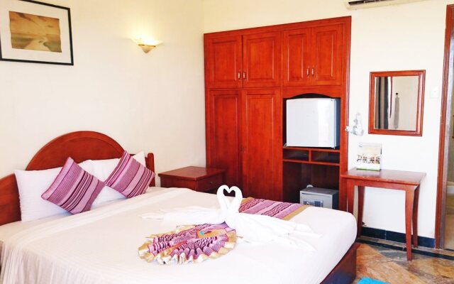 Tran Chau Beach & Resort