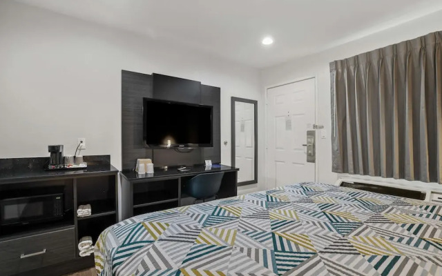 Studio 6 Suites Escondido, CA