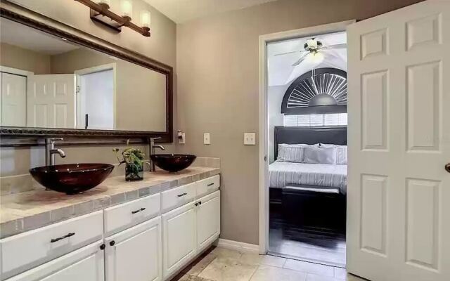 Windwood Villa 4 Bedroom Home by RedAwning