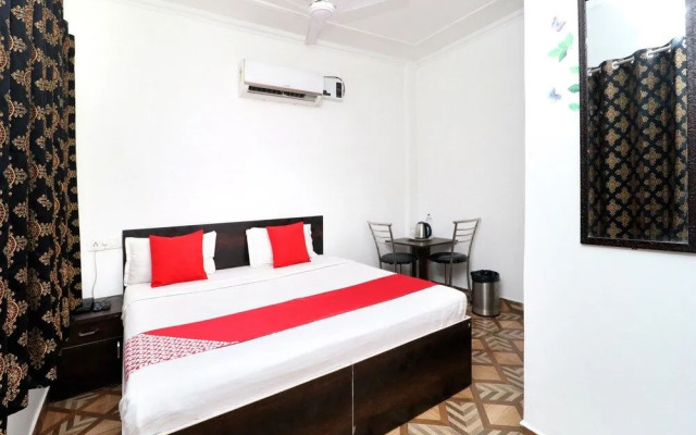 Oyo 35878 Hotel G Glossy