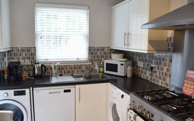 3 Bedroom House Close To Victoria Park