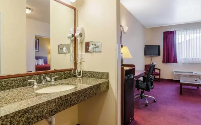 Holiday Inn Express Wichita North Park City