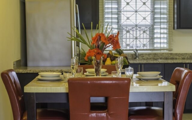 N2N Suites - Ochio Rios Vacation Home