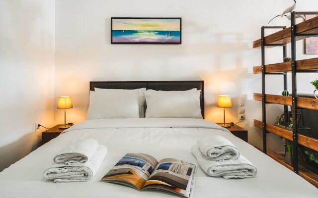 Sanders Home Suites - Inviting Downtown Studio