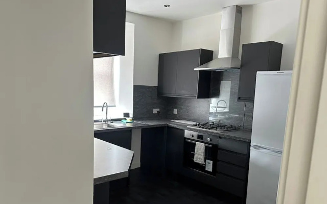 Central 3-bed Seaside Apartment - Sleeps 5