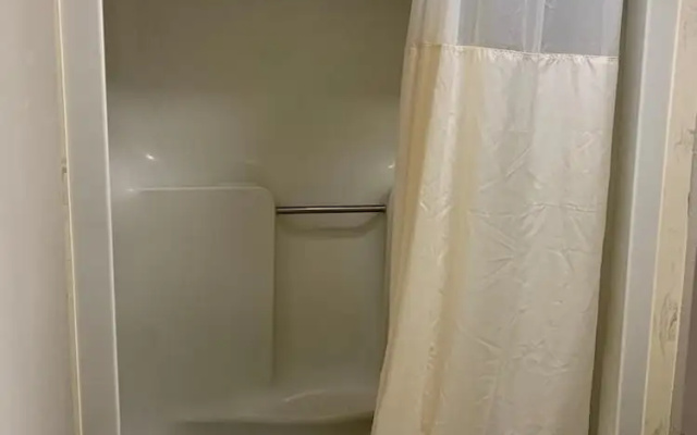 Relax Inn & Suites