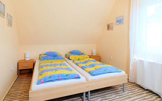 Hanna Holiday House
