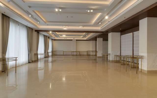 Radisson Collection Hotel & Spa, Riverfront Srinagar