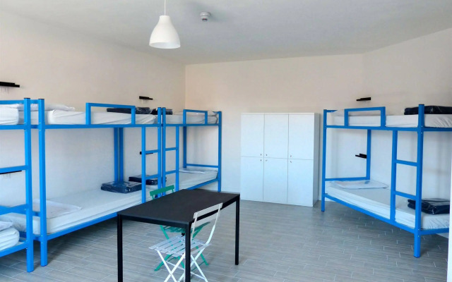 Meet Gardalake Hostel