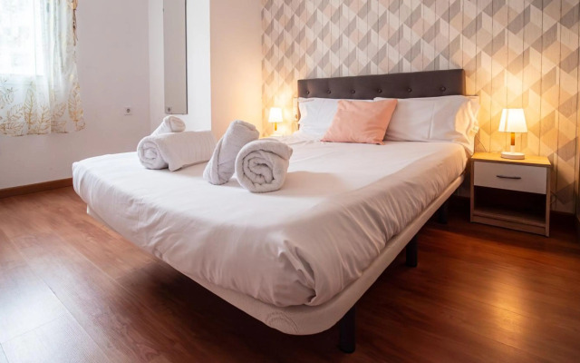 FAMILY FLAT CLOSE to the CENTER